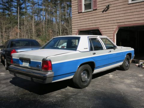 1991 Ford LTD Crown Victoria - Rear view of a two-tone blue and white 1991 Ford Crown Victoria LTD.
