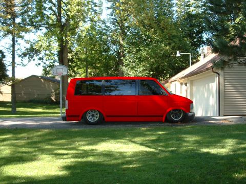 1992 Ford Taurus - my friends van. i changed it to red, shaved the handles, lowered it, tinted the windows, clear lenses