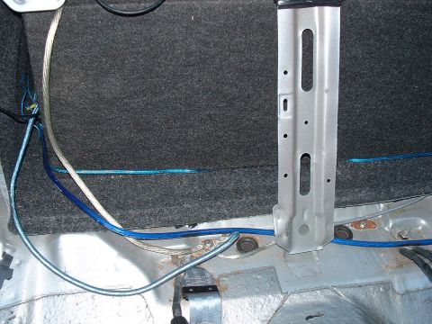 1992 Ford Taurus - where the 2 amps ground is at