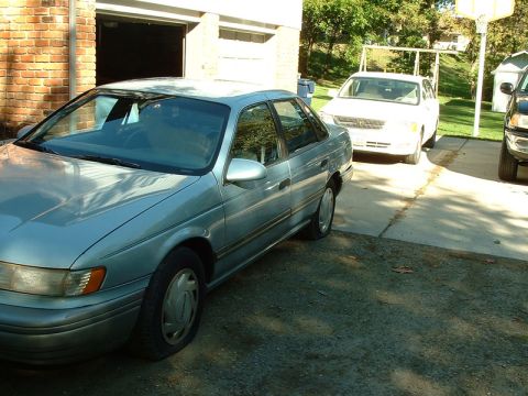 1992 Ford Taurus - knife