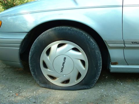 1992 Ford Taurus - knife