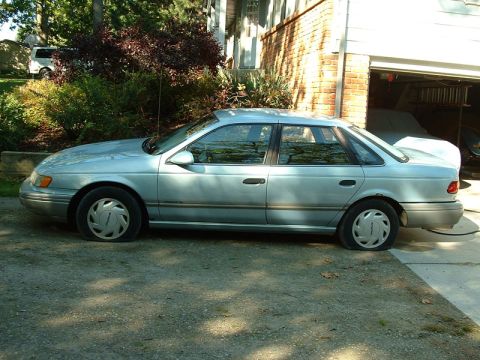 1992 Ford Taurus photo