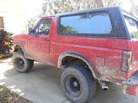 1995 Ford Bronco - This mud-splattered 1995 Ford Bronco is seen from a 3/4 front angle, showing its condition.