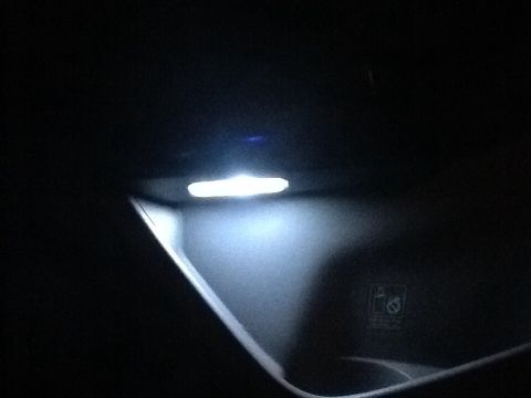 2005 Toyota 4Runner - Illuminated interior light in a dark vehicle cabin, with a SuperMotors watermark visible.