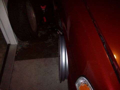 2004 Ford Crown Victoria - Fitment of the front wheel.