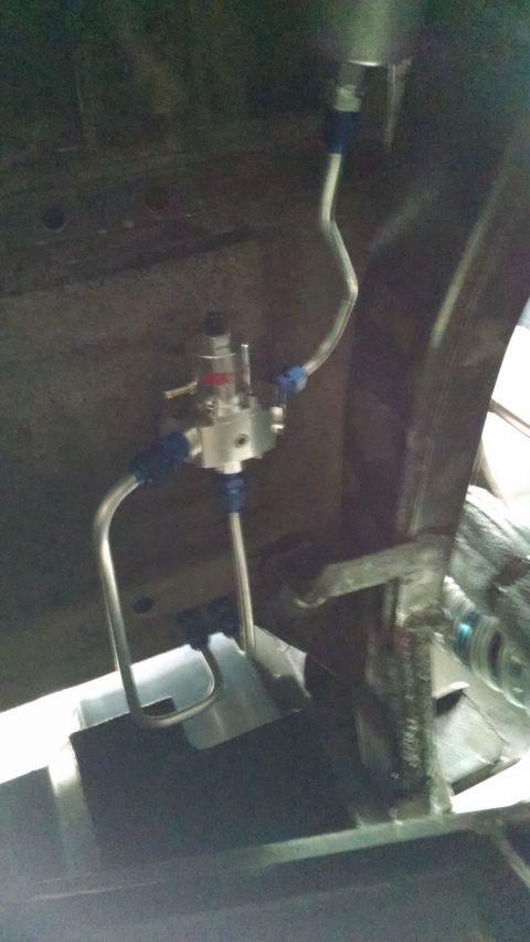 fuel pressure regulator with blue fittings and metal lines