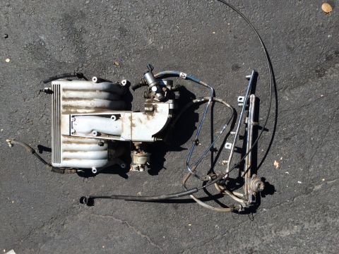1993 Ford Bronco - This is a Ford Explorer 5.0 upper intake manifold assembly, not a 1993 Ford Bronco.