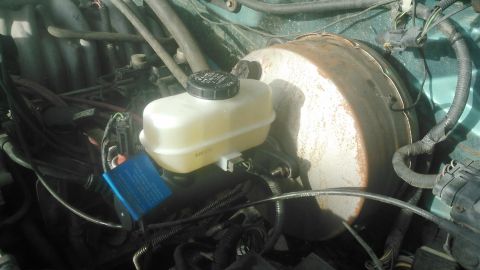 1996 Ford Bronco - because of the rear disk conversion, I swapped the master cylinder and brake booster. the brake booster is from a similar year F350 and is…