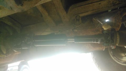 1996 Ford Bronco - got the driveshaft in place. length was perfect and the pinion angle is pretty much exact.