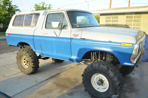 1979 Ford Bronco - This lifted Ford Bronco has a two-tone paint scheme and appears to be from the late 1970s.