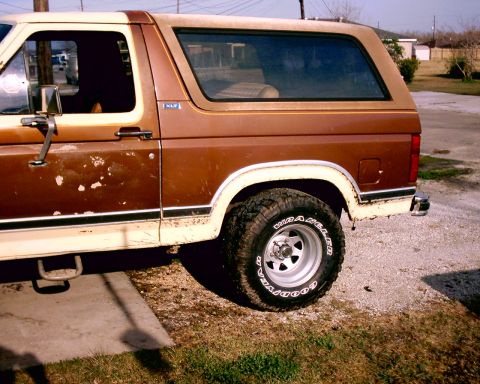 1980 Ford Bronco - This 1980 Ford Bronco shows significant wear and tear, with visible rust and faded paintwork.