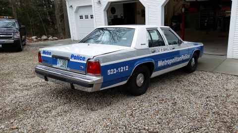 1991 Ford LTD Crown Victoria - This 1991 Ford Crown Victoria LTD police car is marked 'Metro Police' and 'Metropolitan Police'.
