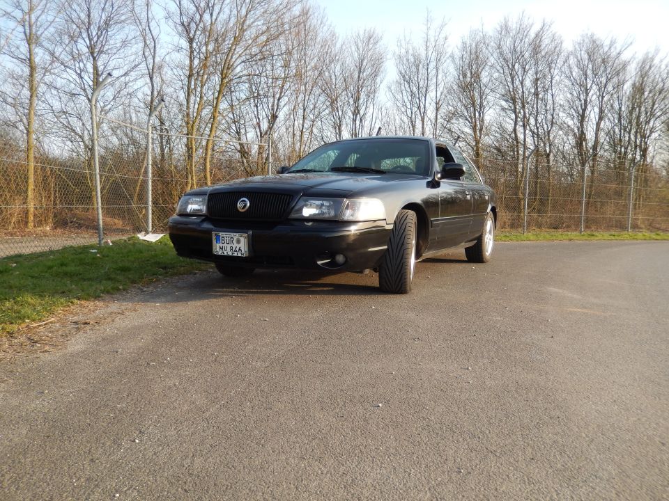 Black 2003 Mercury Marauder front view