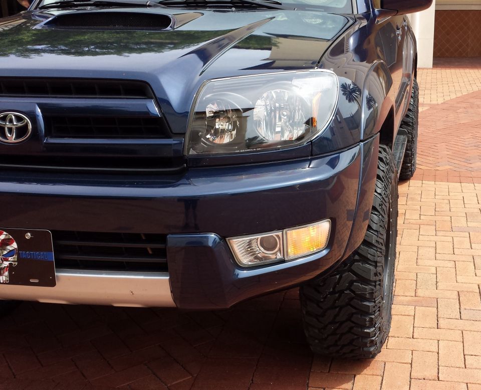 Dark blue 2005 Toyota 4Runner 3q-front view with aftermarket tires