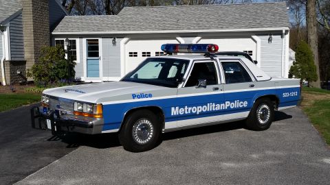 1991 Ford LTD Crown Victoria - This 1991 Ford Crown Victoria LTD police car features "Metropolitan Police" text on its side and a light bar on the roof.