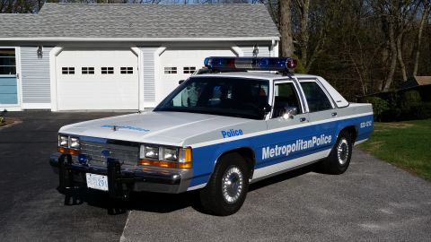 1991 Ford LTD Crown Victoria - 1991 Ford Crown Victoria LTD police car with "Metropolitan Police" text on the side.