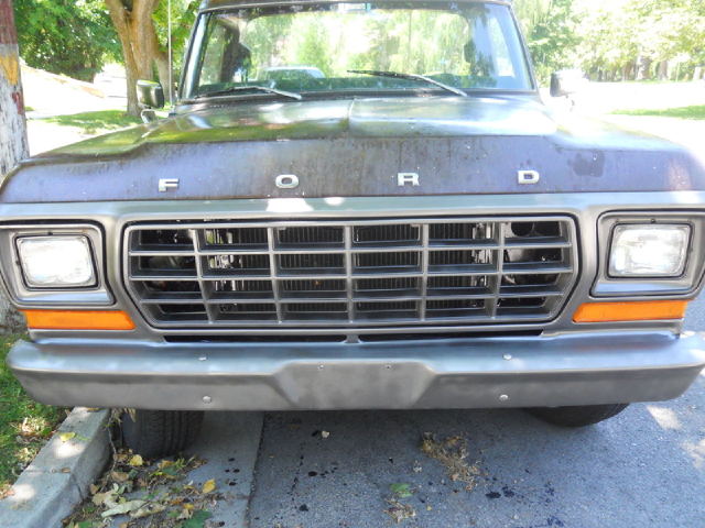 1979 Ford Bronco front grille with orange turn signals and 'FORD' lettering on the hood