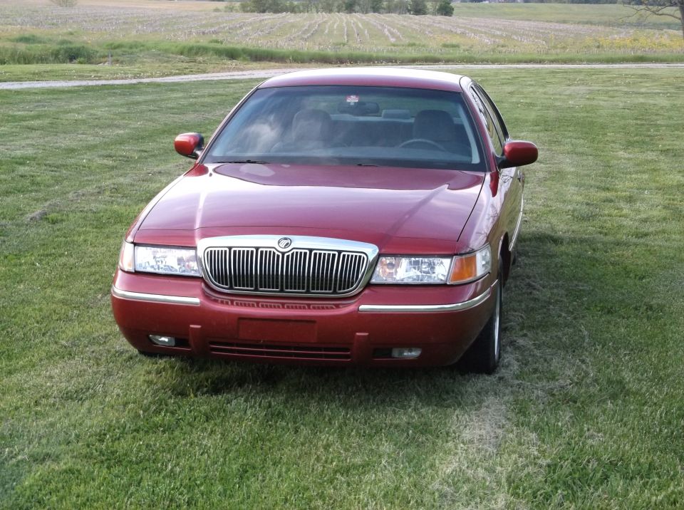 Red 1999 Mercury Grand Marquis sedan, front view