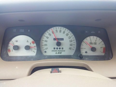 2000 Mercury Grand Marquis - The dashboard of a 2000 Mercury Grand Marquis LSE displays mileage and RPMs.