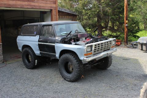 1979 Ford Bronco - This modified Ford Bronco has a custom engine and light blue fenders, differing from the claimed model year.