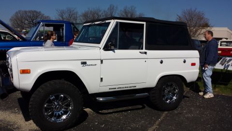 1995 Ford Bronco - White Ford Bronco, likely a 1975 model, parked next to a blue pickup truck.