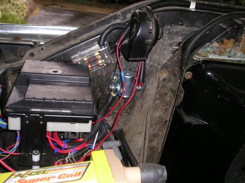 1978 Ford Bronco - Fuse box from Crown Vic Police Package, with 50 amp relay for Ign. hot and 4awg audio wire for Batt. I found a Male/Female plug that Summit…