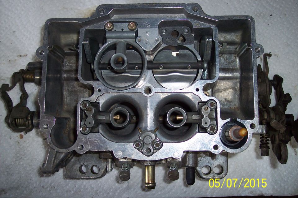 carburetor with two barrels and linkage
