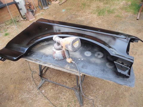 1983 Ford Bronco - After a light sanding & another wash or 2, I smeared black paint all over the outside. Just LOOK at that perfect orange-peel! [url=http://w…