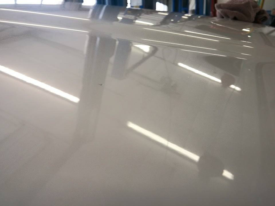 2000 Mercury Grand Marquis roof with reflections of fluorescent lights