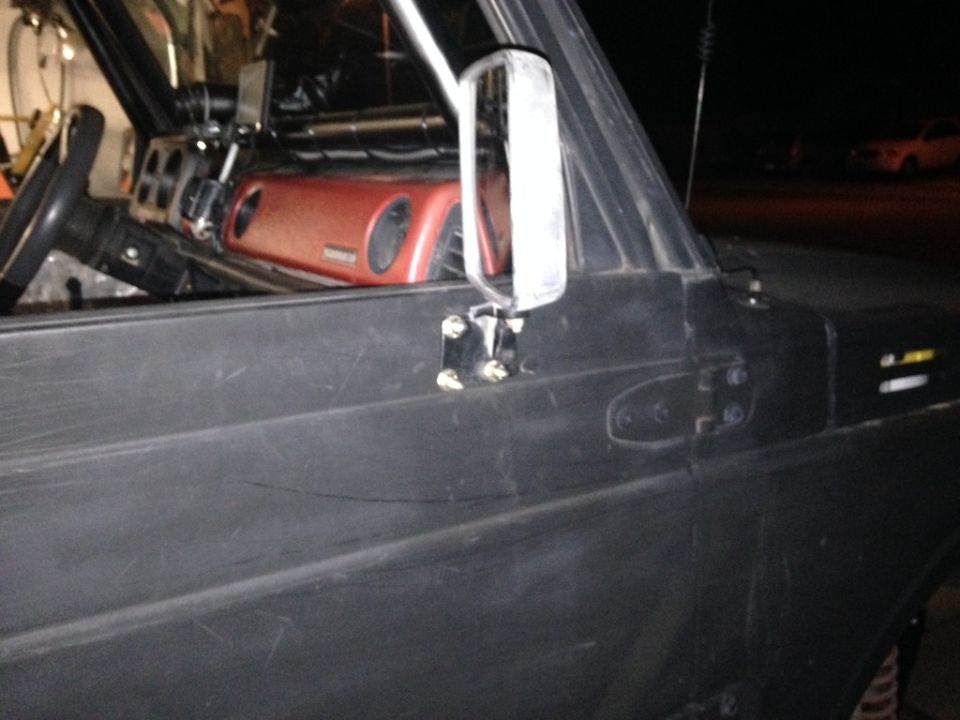 Roll cage structure inside a vehicle, viewed from the side