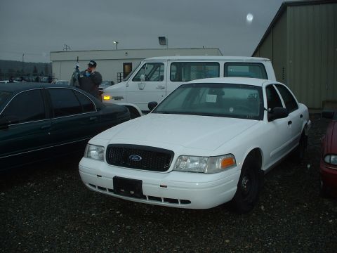 1999 Ford Crown Victoria - 2001 ex- WSP PI. Has 124K miles. This is the first '01 I've seen at any auction.