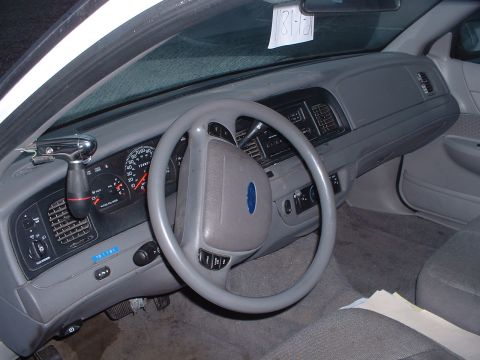 1999 Ford Crown Victoria - Interior of the '01. This has power adjustable pedels. Very nice. The interior needs a lot of cleaning though.