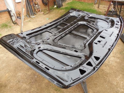 1983 Ford Bronco - Since the '93EB body tub is still on my 2-post lift, I can't paint this whole hood at once like last time. [url=http://www.supermotors.net/…