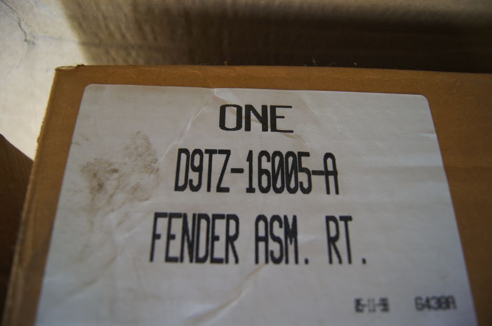 Cardboard box with label showing part number D9TZ-16005-A and text FENDER ASM. RT
