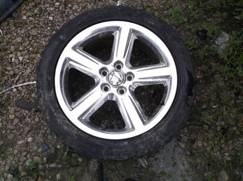 1999 Mercury Grand Marquis - A single chrome wheel with a Mercury logo is shown, detached from any vehicle.