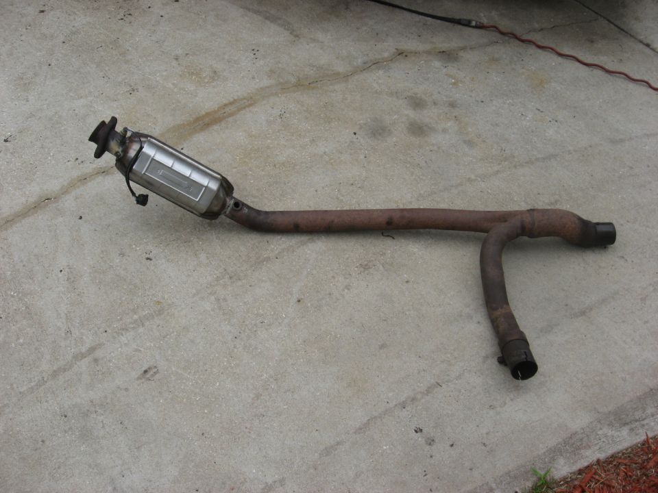 Exhaust pipe with catalytic converter