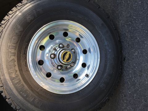 1994 Ford Bronco - Chrome wheel and tire assembly a Warn locking hubcap.