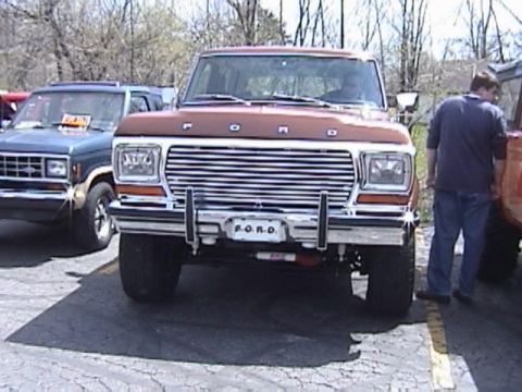 1995 Ford Bronco - This Ford Bronco's grille and body style indicate it is from the late 1970s, not 1995.