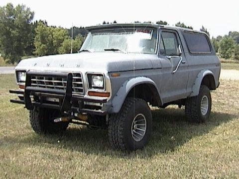 1995 Ford Bronco - This 1978 Ford Bronco is shown from a three-quarter front view, with a brush guard and fender flares.
