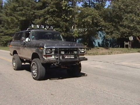 1995 Ford Bronco - This 1978 Ford Bronco features a prominent bull bar and auxiliary lights on the roof.