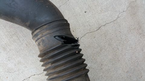 1990 Ford Bronco - Another View broken intake hose.
