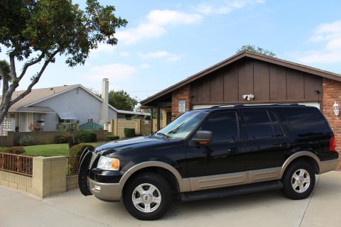 2003 Ford Expedition “TOW RIG”