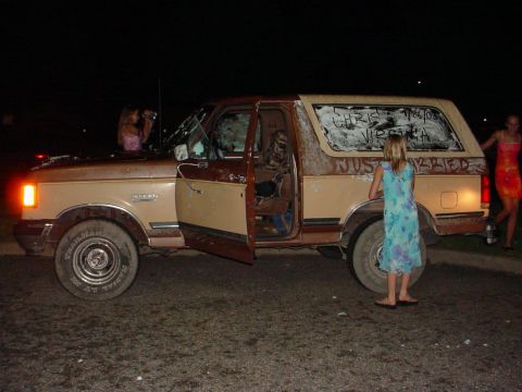 1987 Ford Bronco - A two-tone brown 1987 Ford Bronco is seen with its doors open and "JUST MARRIED" scrawled on the rear window.