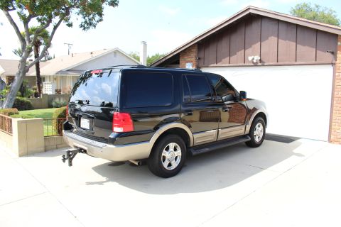 2003 Ford Expedition “TOW RIG”