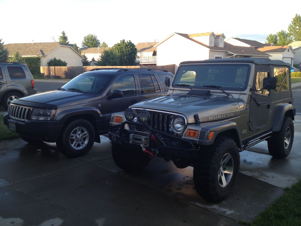 Jeep Wrangler Rubicon and a Jeep Grand Cherokee parked in a driveway