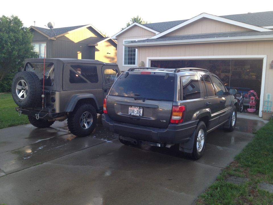 Dark gray 2004 Jeep Grand Cherokee parked in driveway, rear view