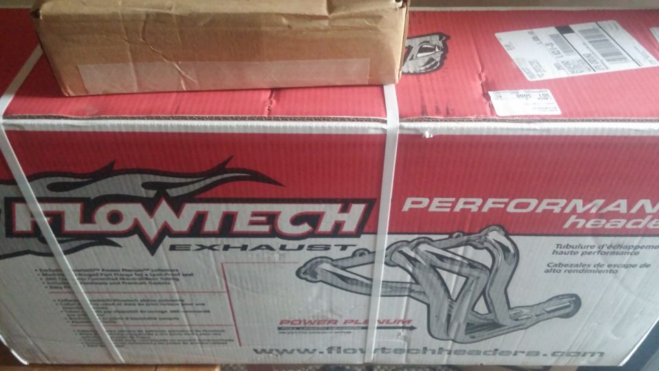 Flowtech Performance Exhaust headers box with a smaller box on top.
