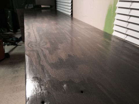 2015 Ford Deluxe - A wooden surface with a dark stain and visible grain pattern. The Supermotors.net logo is visible.