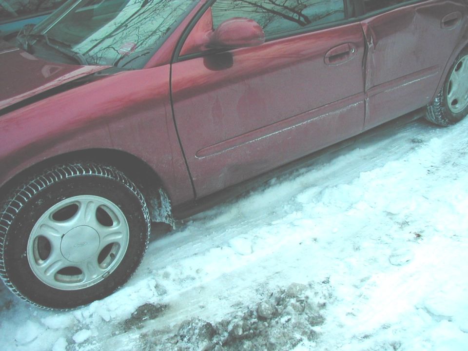 1997 Ford Taurus side view in snow