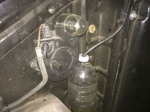 1979 Ford Bronco - Scored a great engine bay light off of an old Chevy at a junkyard, The cord extends out to 20 foot and then reels back in.